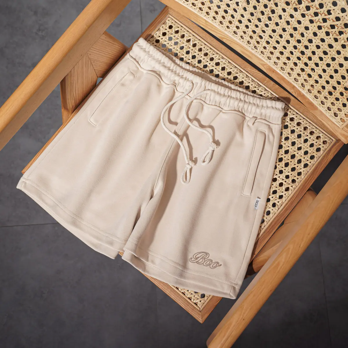 Quần shorts nỉ nữ bermuda basic thêu logo BOO