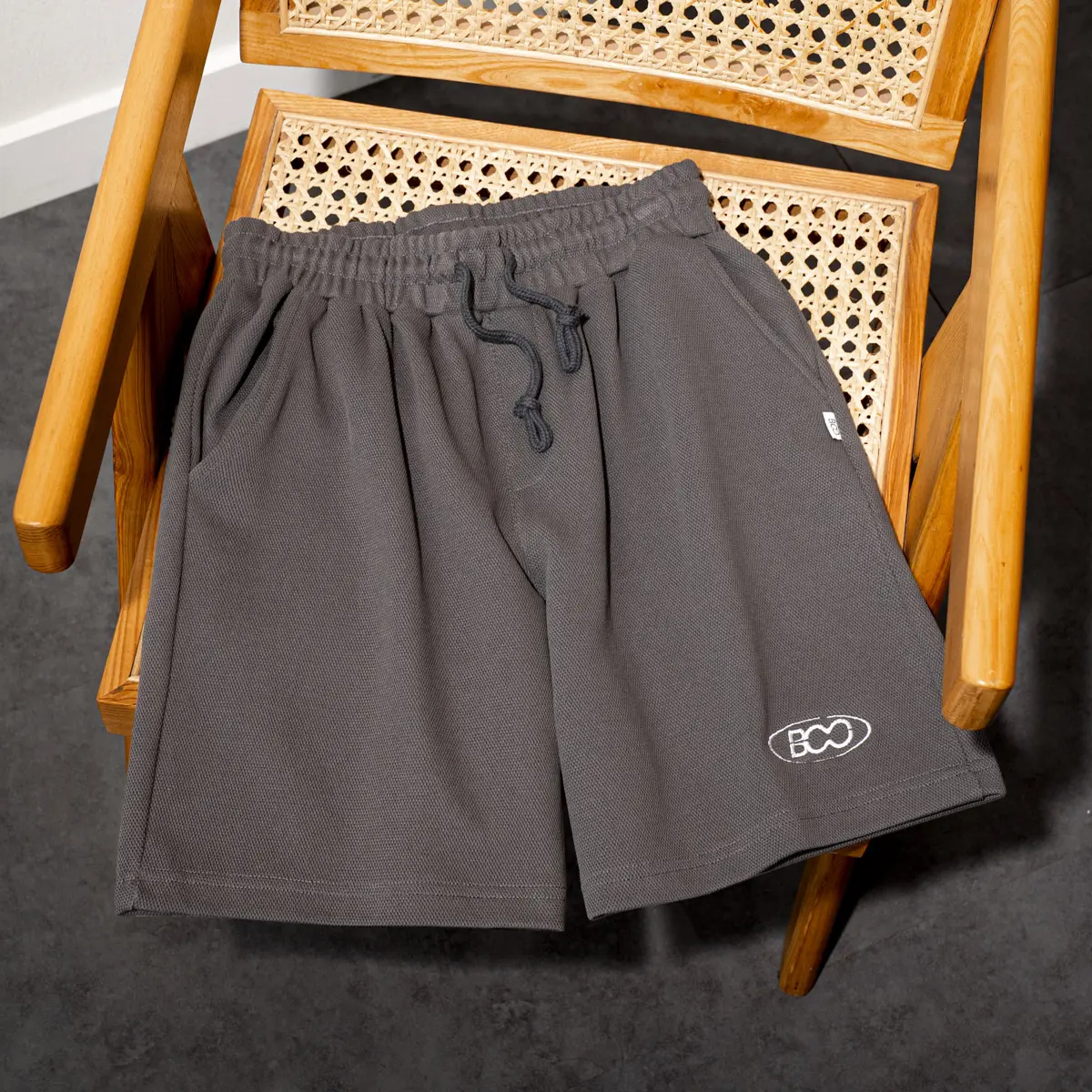 Quần shorts nỉ nam bermuda basic thêu logo BOO