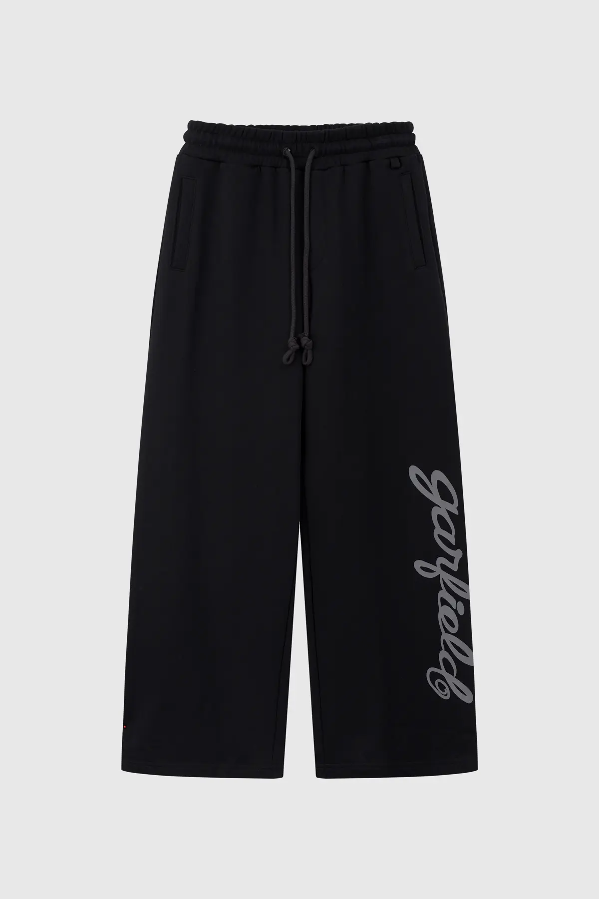 Quần nỉ jogger Garfield big graphic
